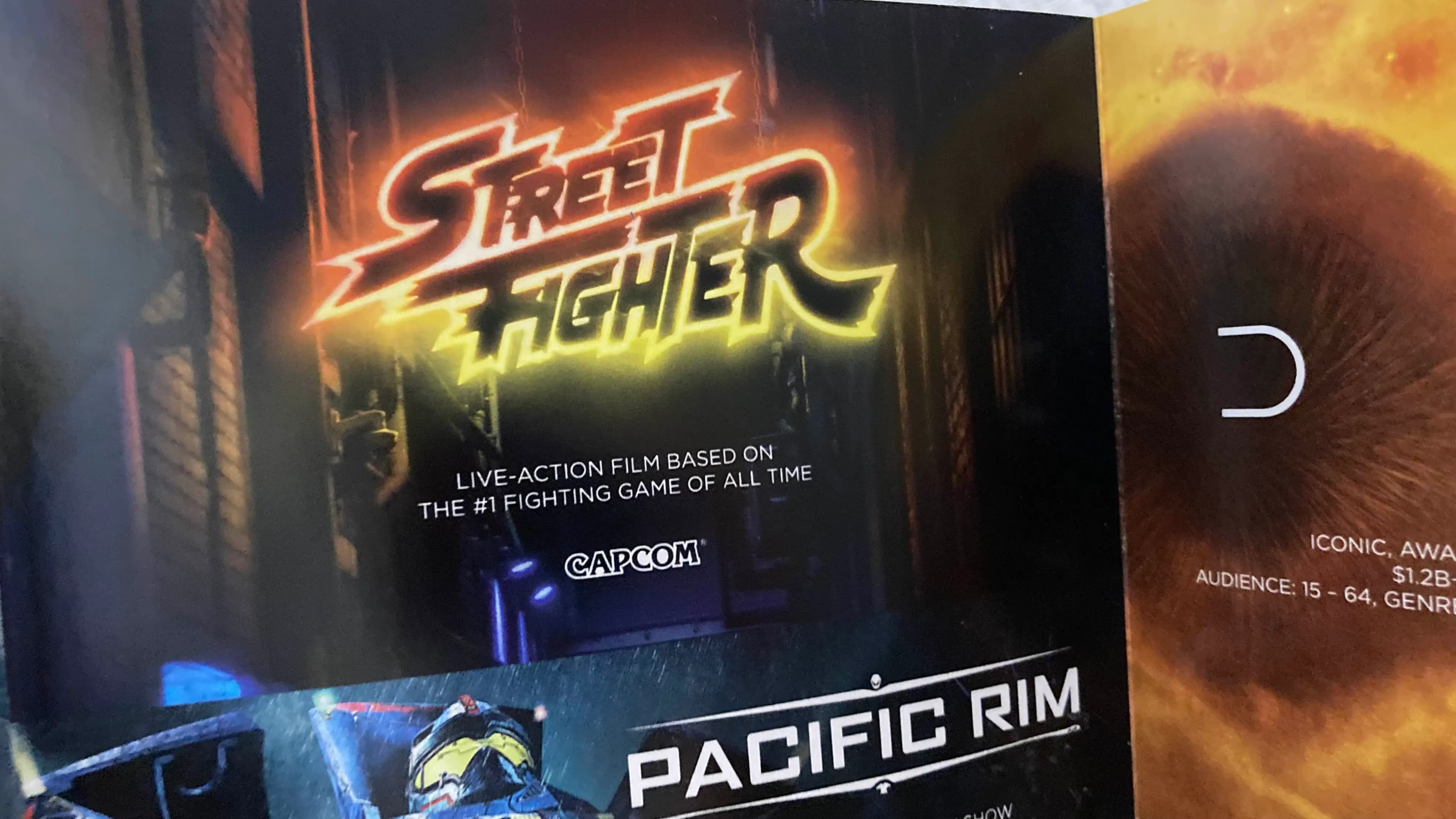 街头霸王真人电影新LOGO曝光：霓虹美学致敬经典，导演更迭后项目仍在推进