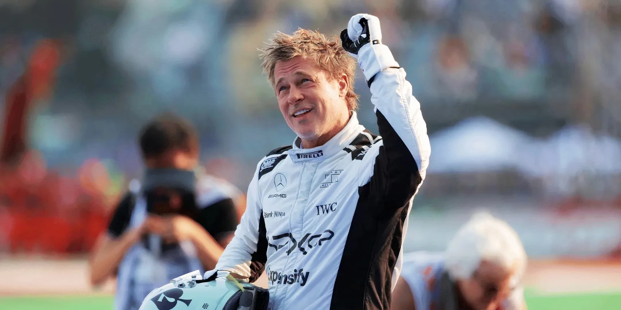 布拉德·皮特二十年赛车梦终圆:F1电影幕后惊险时刻全记录